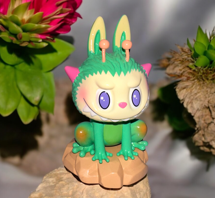 Labubu Alien Print